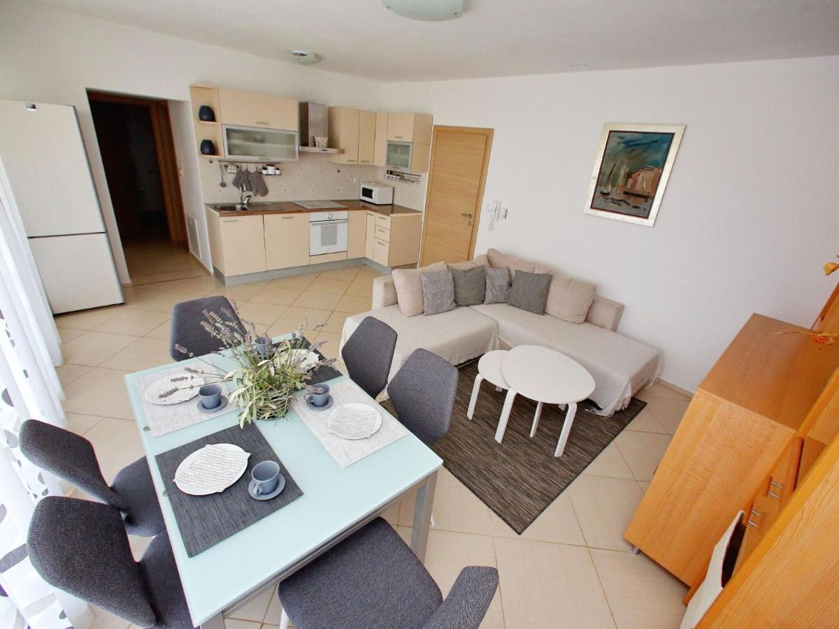 Sun-Kissed Apartment In Bibinje With Garden Rom bilde