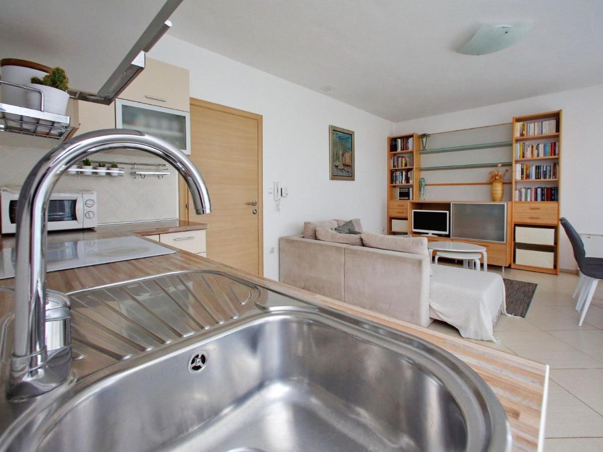 Sun-Kissed Apartment In Bibinje With Garden Rom bilde