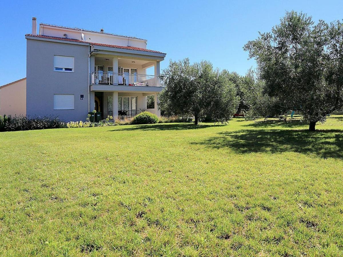 Sun-Kissed Apartment In Bibinje With Garden Rom bilde