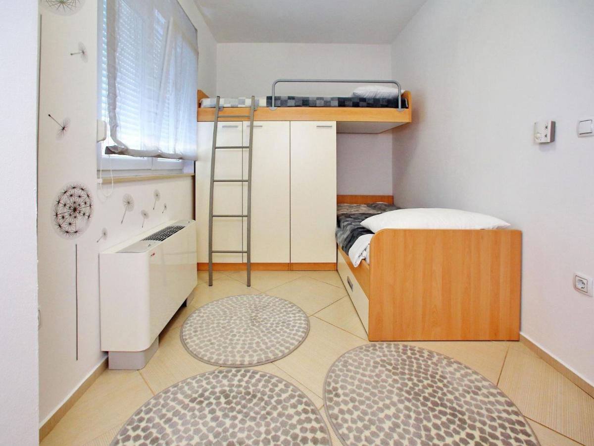 Sun-Kissed Apartment In Bibinje With Garden Rom bilde